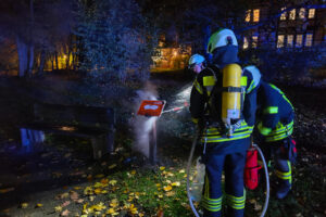 Brennendes Infoschild