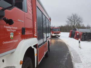 VU – LKW auf Seite